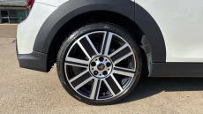 MINI Hatchback 1.5 Cooper Exclusive Premium 5dr Auto Petrol Hatchback